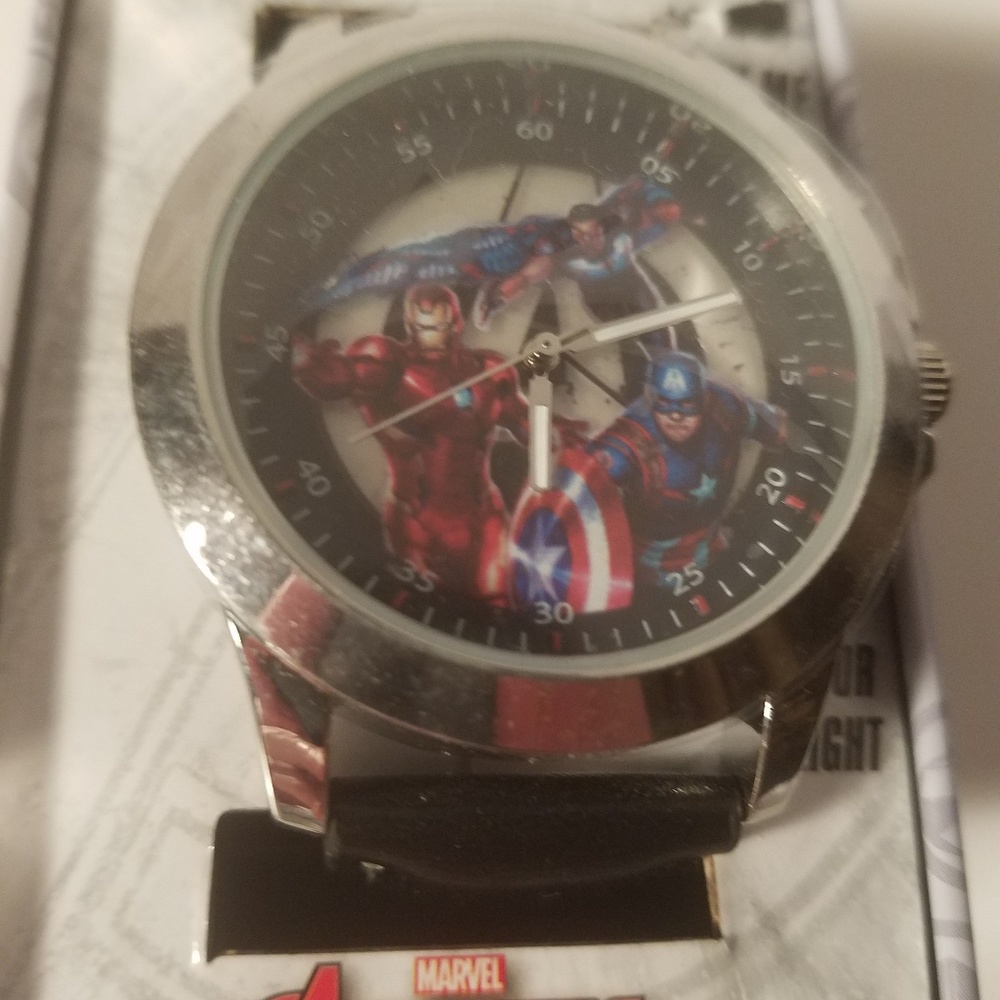 Marvel avengers mens analog watch new in box - Picture 2 of 4
